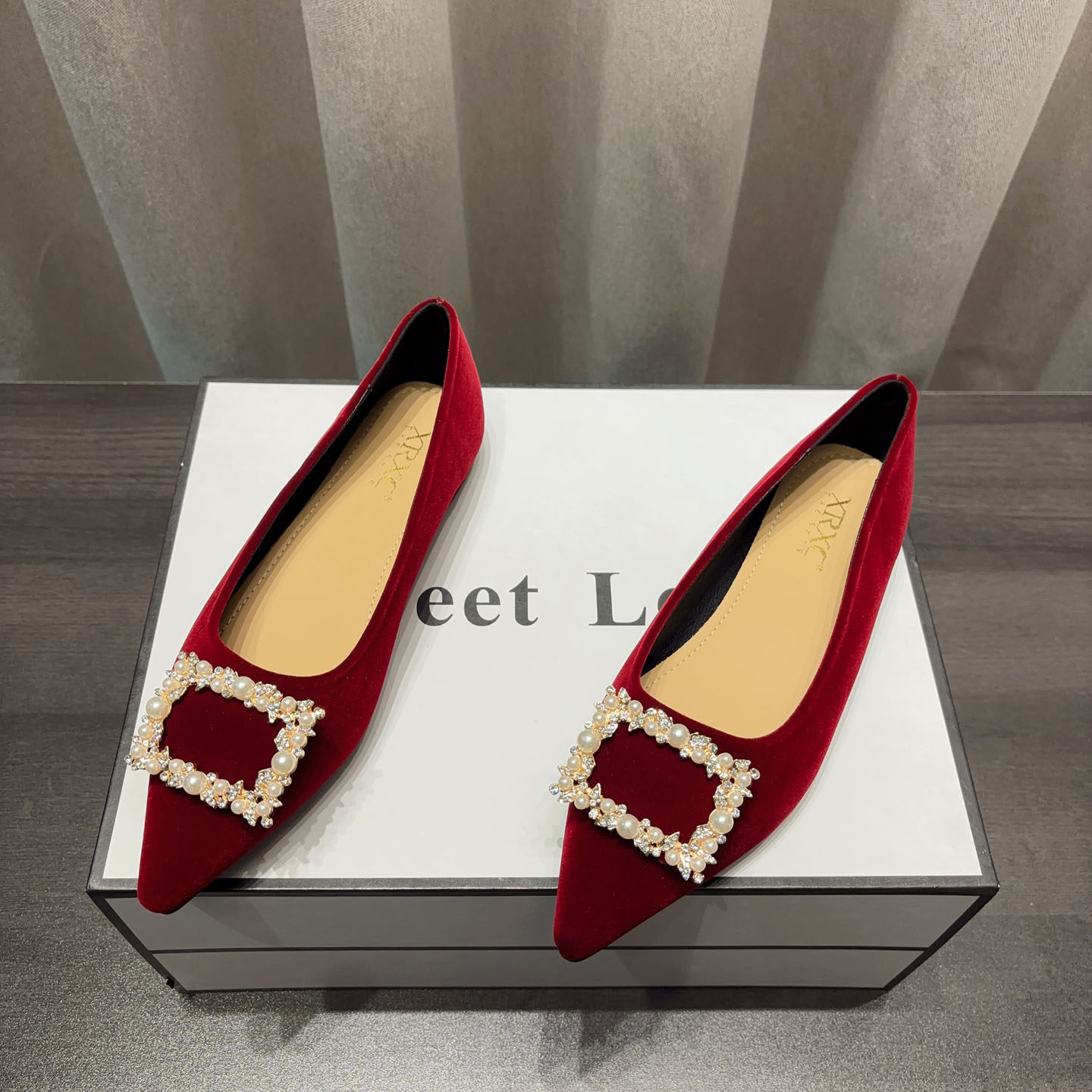法式浅口酒红色单鞋女2026春季新款时尚珍珠方扣软底尖头平底瓢鞋,女鞋,浅口单鞋,淘宝优惠券,粉丝福利购,淘宝优惠卷