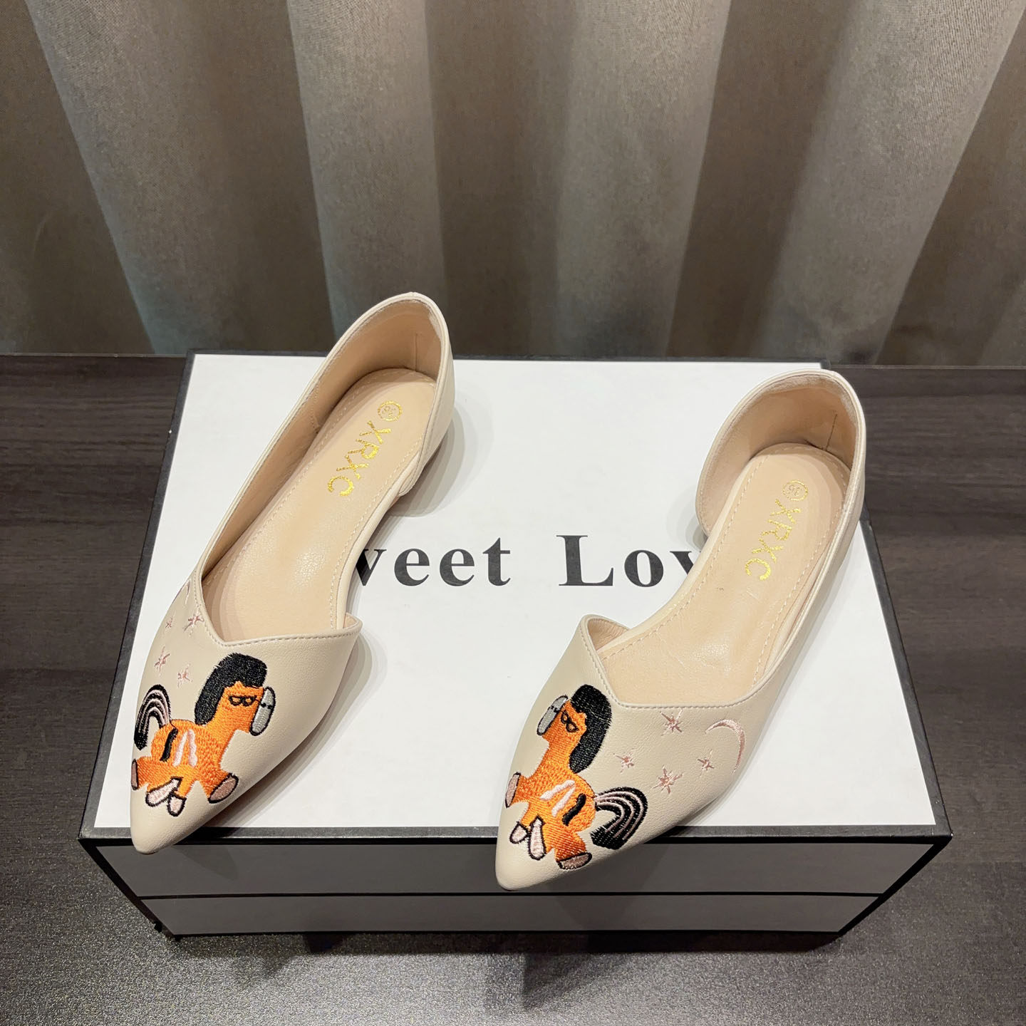 小马刺绣女鞋2026春季新款舒适软皮软底尖头浅口侧空平底温柔单鞋,女鞋,浅口单鞋,淘宝优惠券,粉丝福利购,淘宝优惠卷