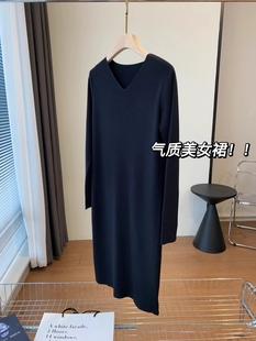 连衣裙女秋冬新款 AMR 气质V领针织裙显瘦小黑裙中长款 博主范