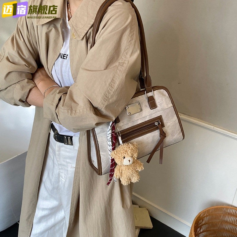 2026新款撞色拼接托特包女大容量百搭单肩斜挎包通勤包小熊挂件包