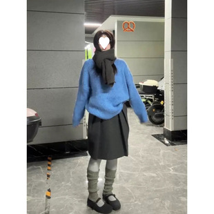 韩系慵懒风松弛高级感蓝色毛衣女秋冬季宽松圆领套头软糯针织上衣