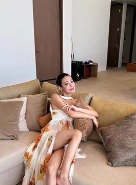 2025夏季新款挂脖大露背抹胸连衣裙女荷叶边碎花大摆裙性感长裙