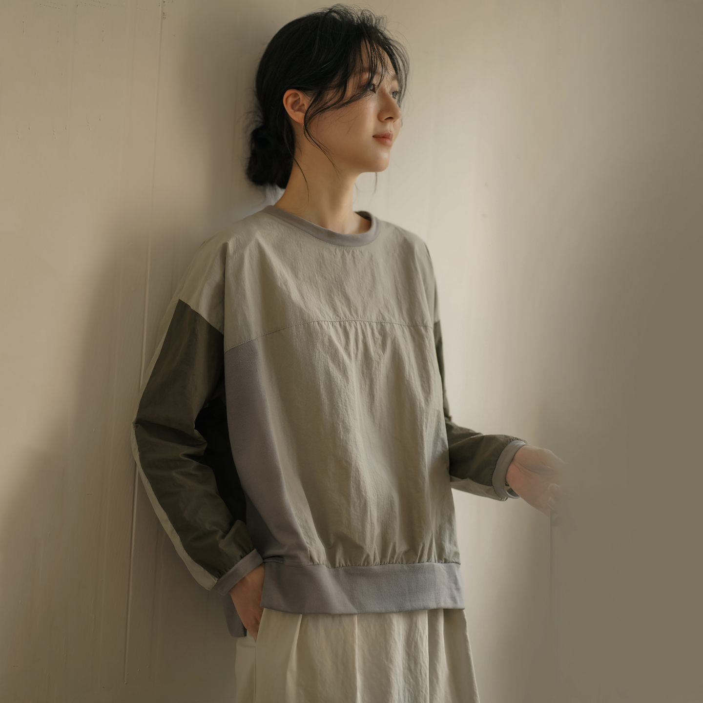 无谓韩式文艺2025秋季新款女装宽松显瘦撞色拼接不规则卫衣女上衣