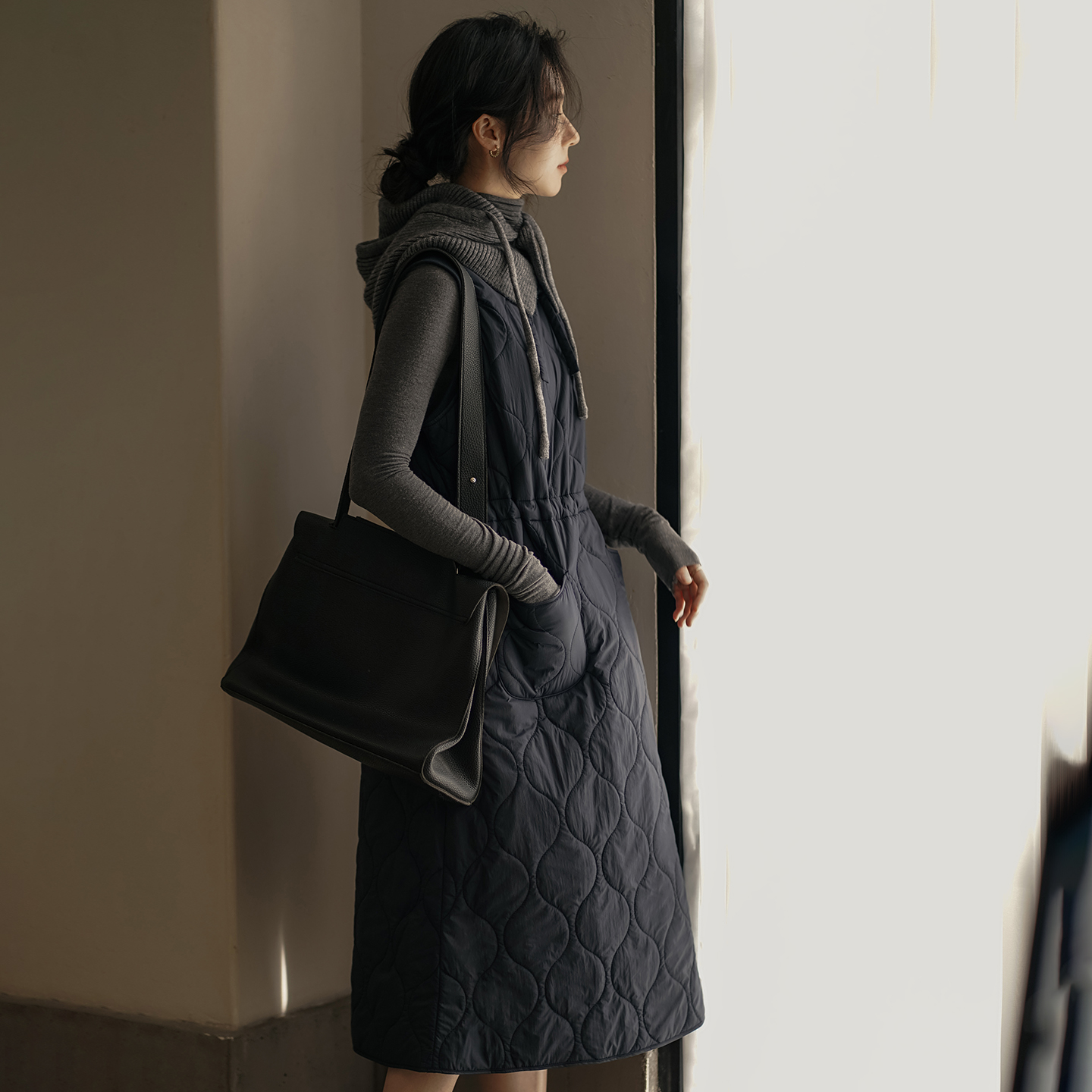 无谓2025年秋冬新款女装收腰葫芦纹气质带围巾夹棉连衣裙女两件套