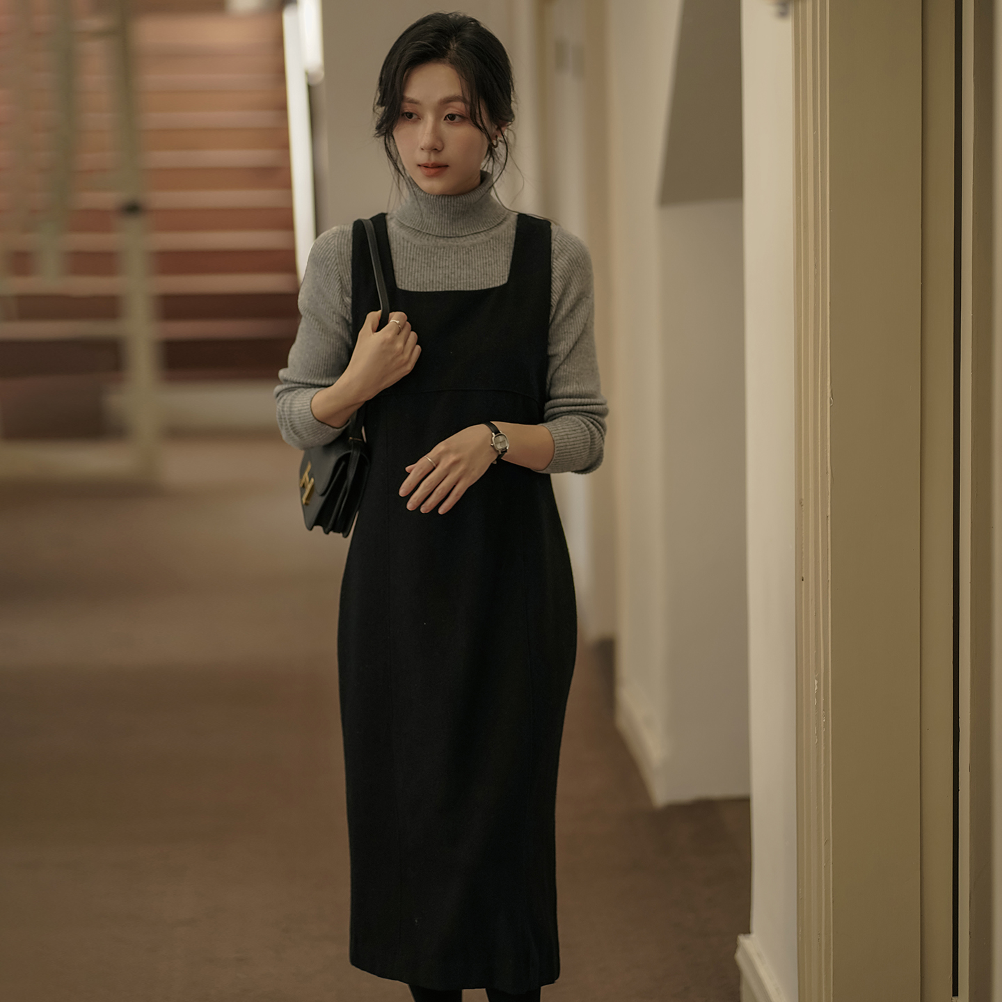 无谓2025年秋冬新款女装宽松方领气质背心裙无袖羊毛呢子连衣裙女