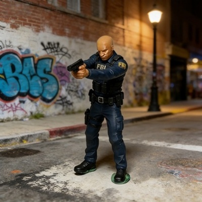 164高精度警察手办车载摆件