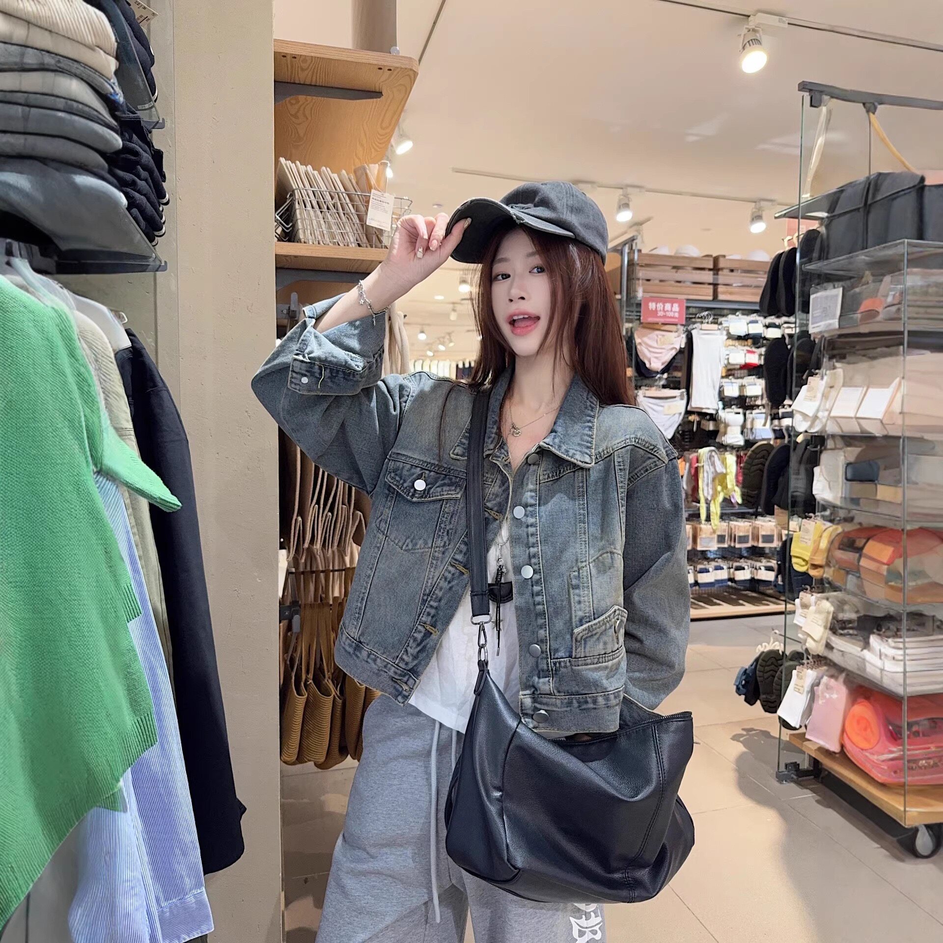 爱依轩 美式复古水洗宽松短款港风牛仔外套女不对称百搭牛仔上衣