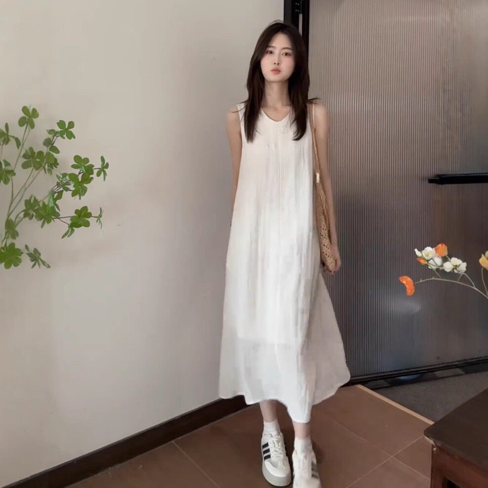 爱依轩法式米白色无袖背心连衣裙女新款高级感海边度假气质中长裙