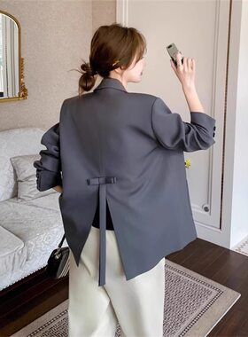 爱依轩休闲灰色西装外套女春季新款设计感小心机开叉蝴蝶结西服