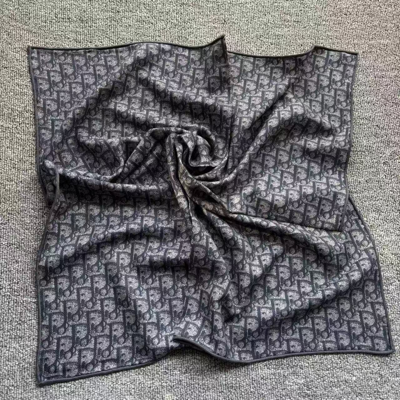 (满印字母．Ｄ)桑蚕丝澳毛中方巾外搭装饰女春秋