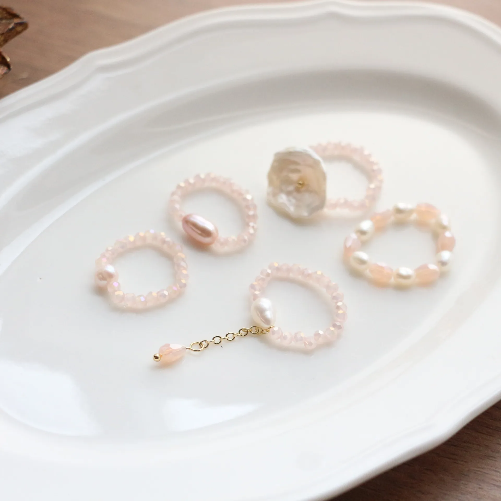 春夏柔美天然珍珠水晶珠戒指原创纯欲风冷淡气质显白弹力串珠指环