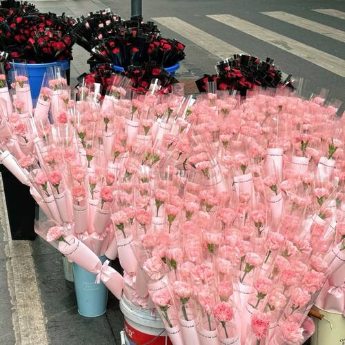 38妇女节康乃馨玫瑰香皂花束