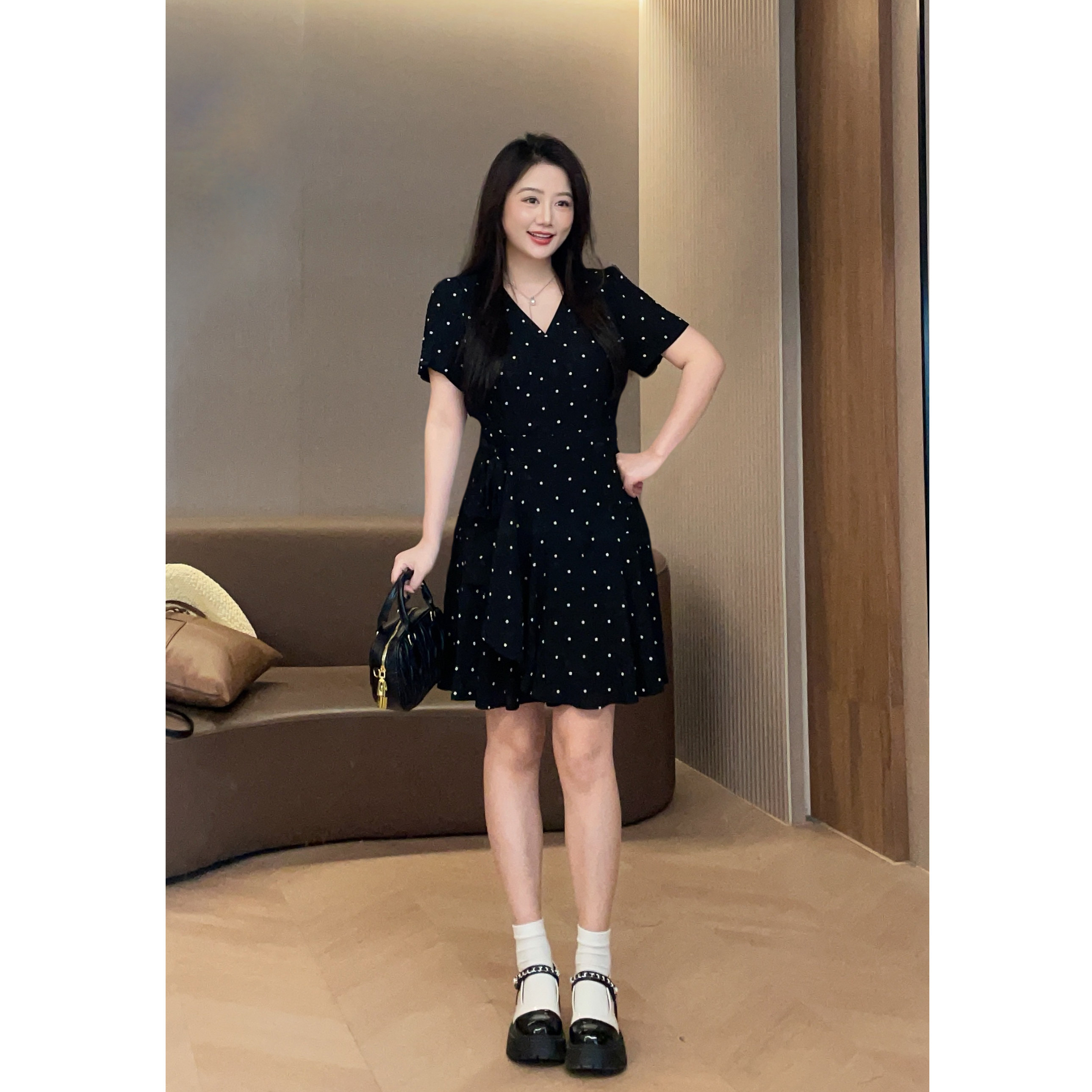 气质碎花V领收腰显瘦茶歇连衣裙图片