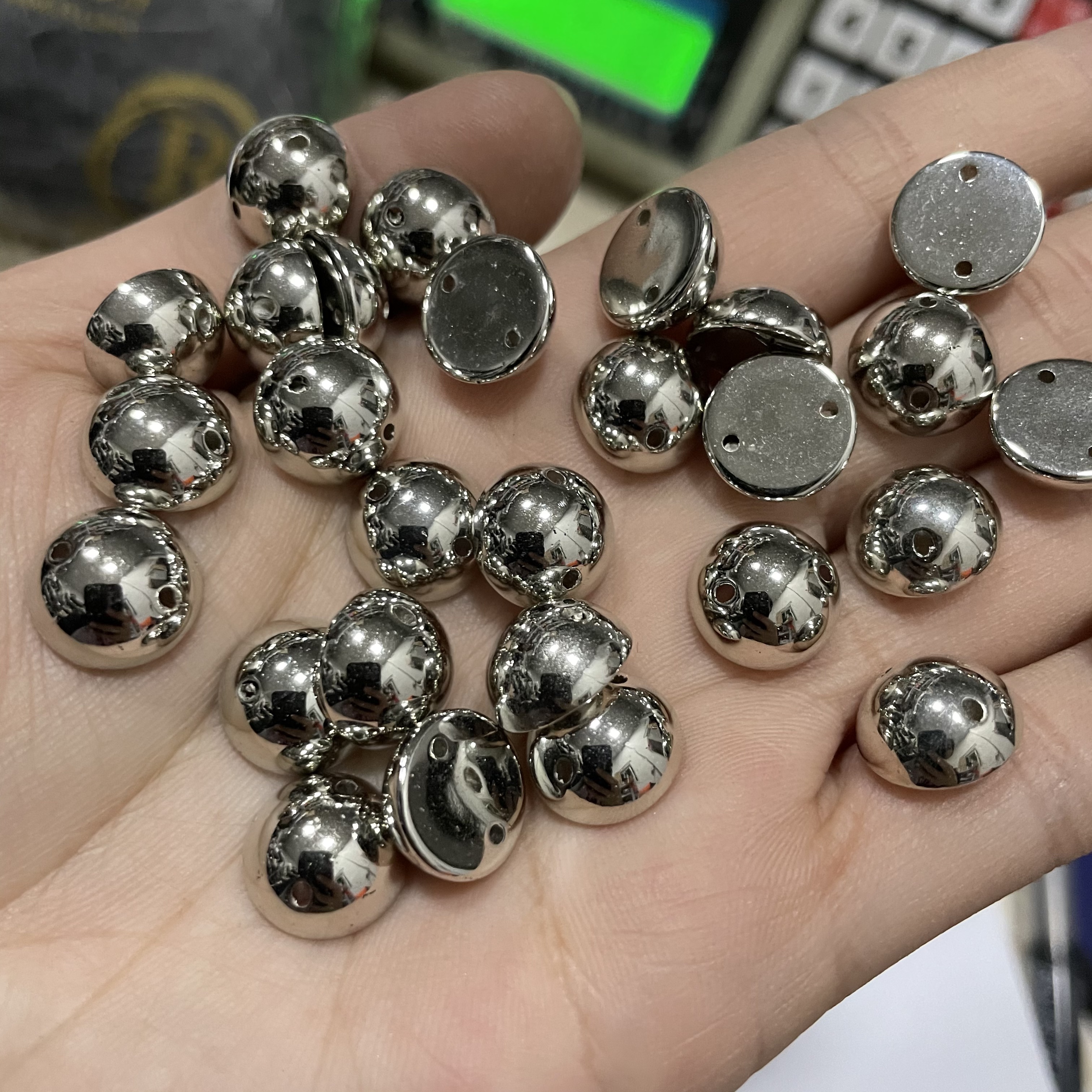 DIY服装辅料5mm-14mm水镀银色枪色双孔半珠光面半圆珠子DIY饰品