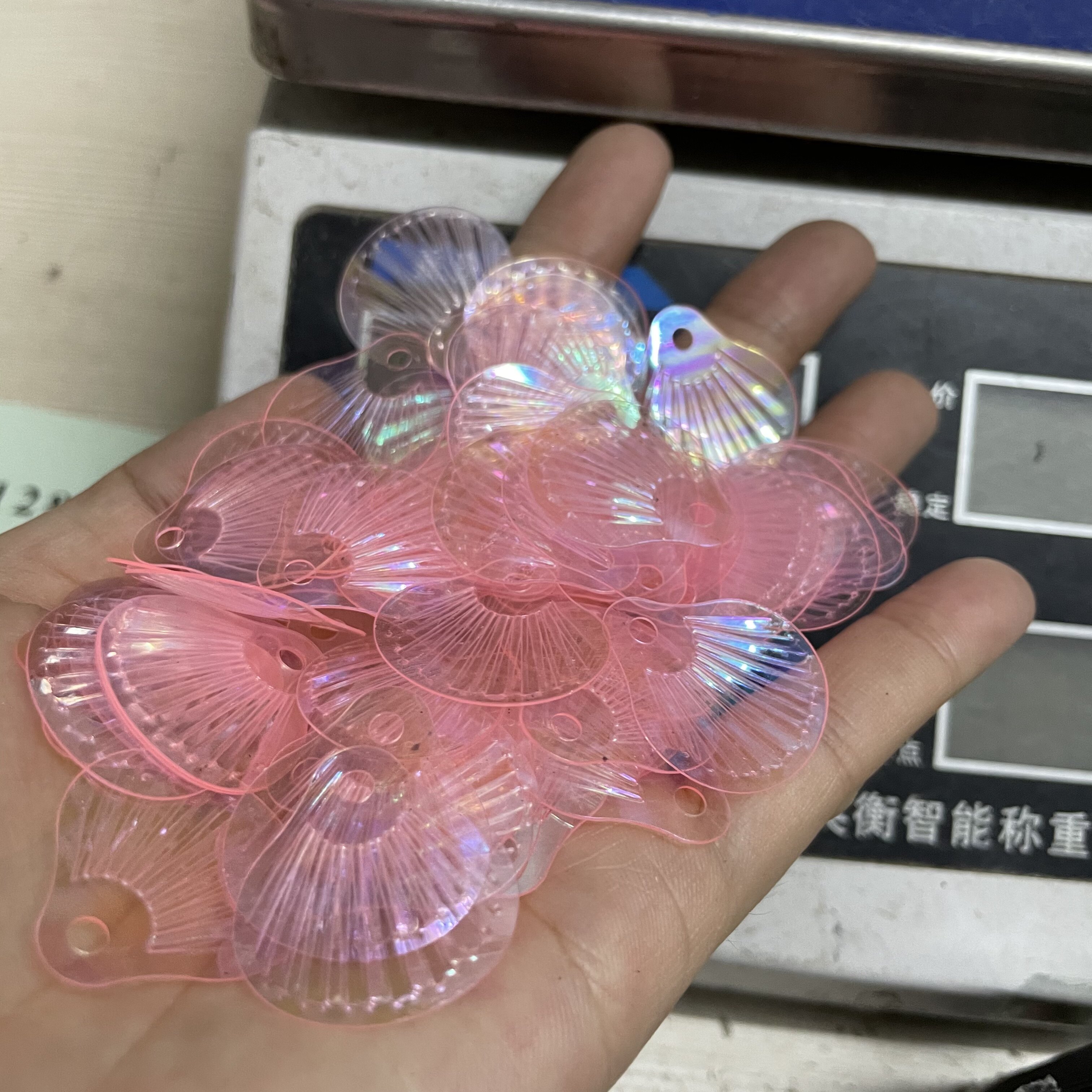 包邮 幻彩虾粉色贝壳亮片粉粉色贝壳珠片DIY材料花瓣彩片手工饰品