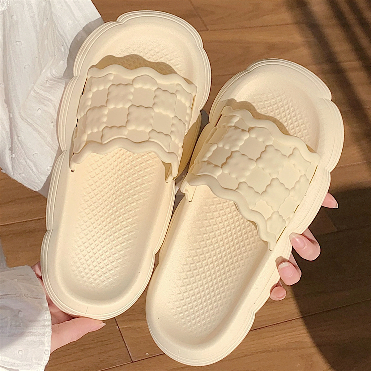 少女夏季居家可爱饼干软底凉拖鞋