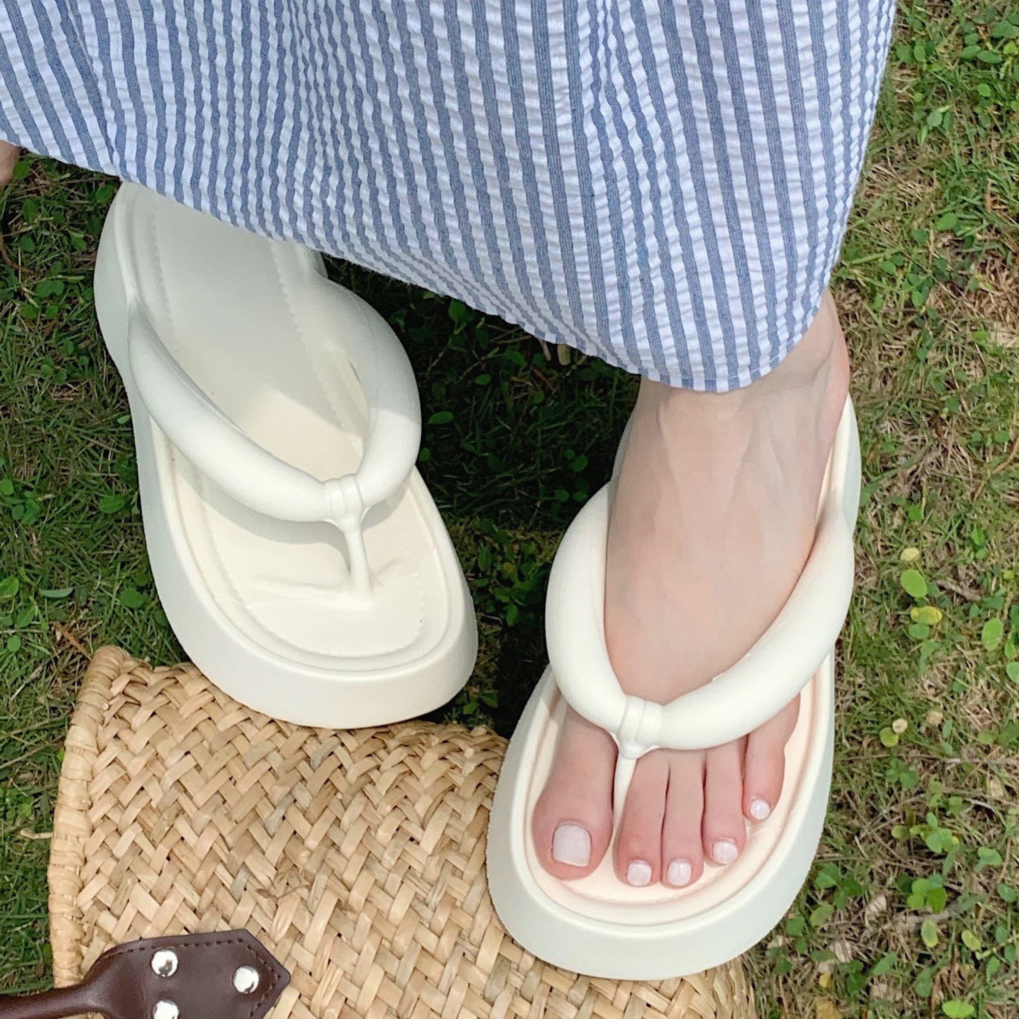 户外休闲百搭创意厚底沙滩人字拖ins海边度假防滑夹脚凉拖鞋女夏,女鞋,人字拖,淘宝优惠券,粉丝福利购,淘宝优惠卷