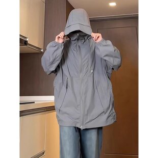 灰色防晒服男薄款夏季户外冰丝外套连帽登山服冲锋衣五一出游穿搭