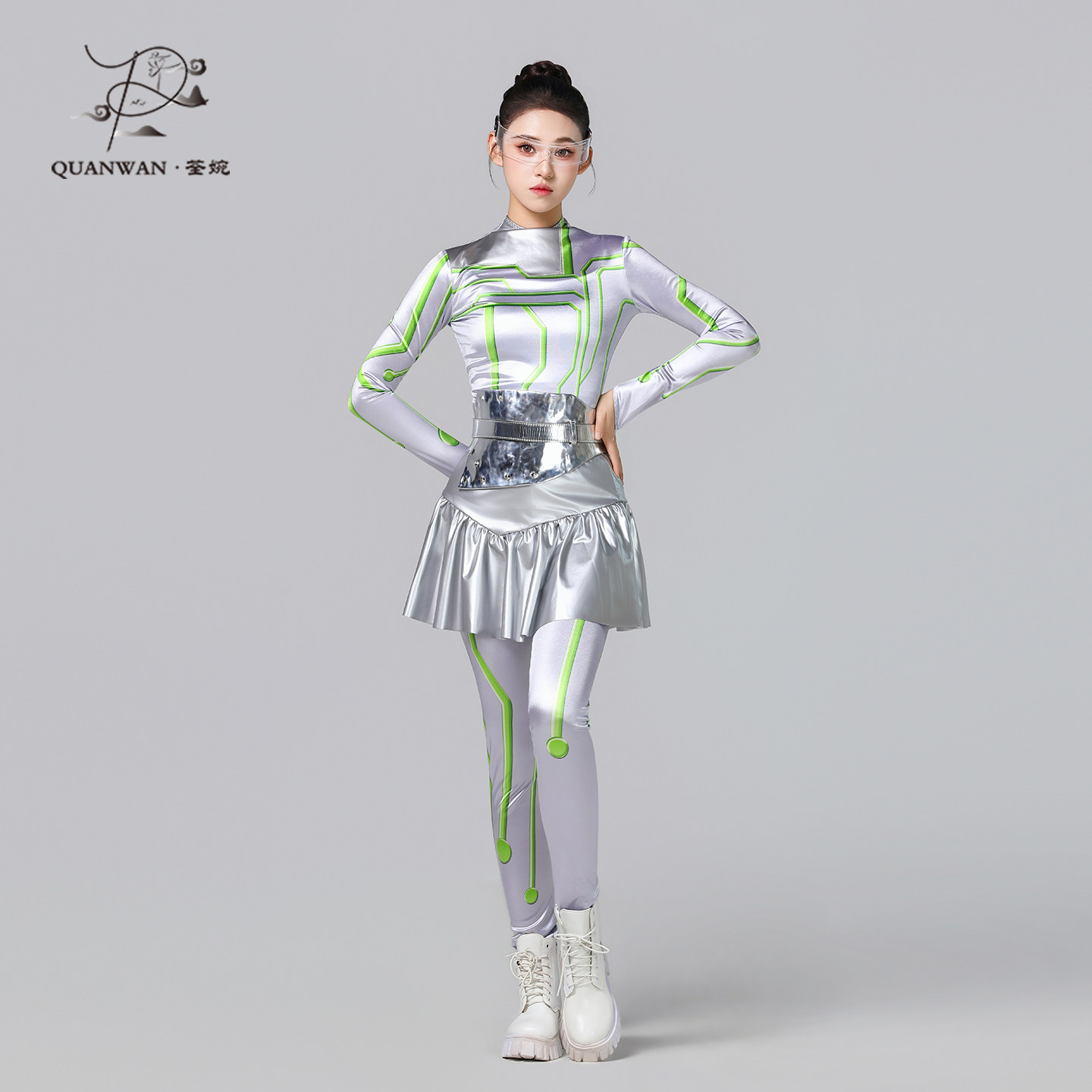 创造未来科技感银色裙子冲上云霄科幻机器人机械舞演出服出租定制