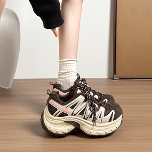 休闲风松糕底老爹鞋女2026春季新款爆款增高厚底运动鞋配阔腿裤的