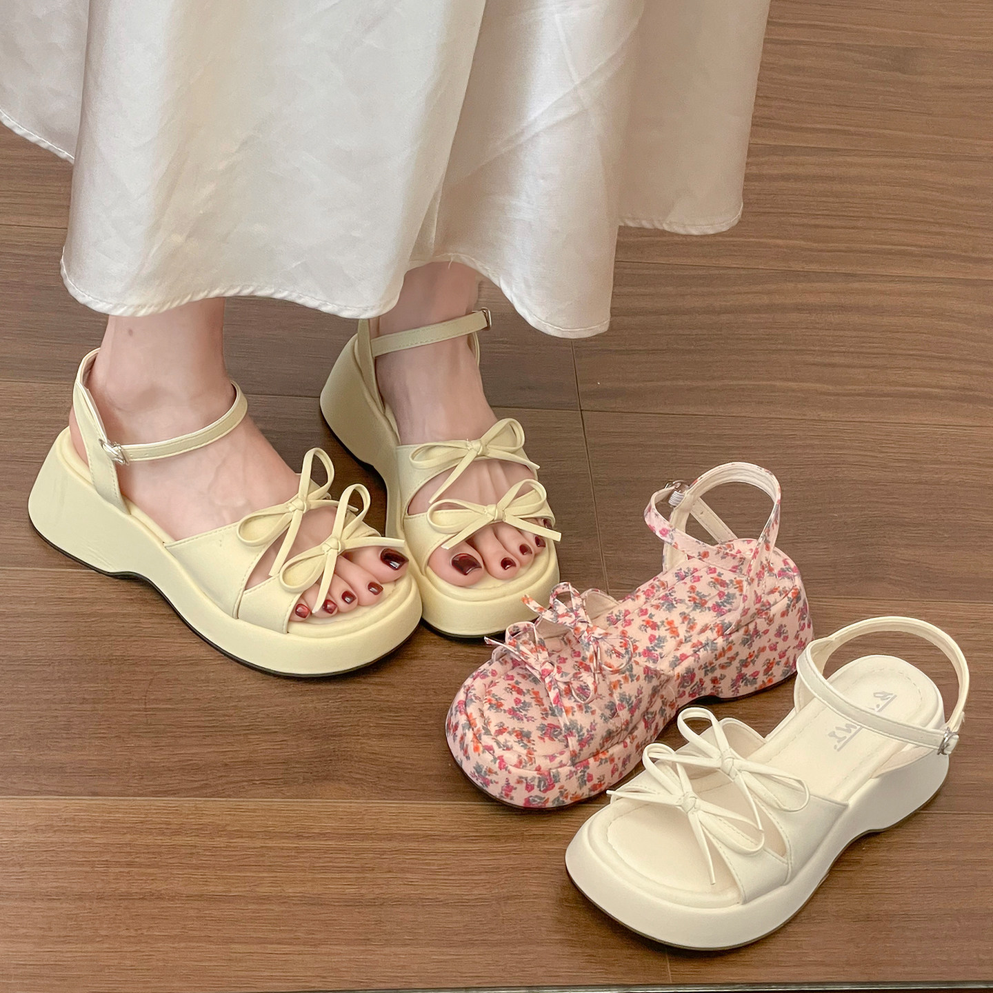 少女风蝴蝶结厚底凉鞋女2026新款夏季一字带松糕增高露趾碎花凉鞋