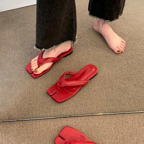 绝美配裙子夹脚猪蹄夹趾人字拖