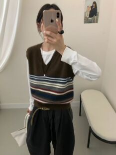 YZY 咖色彩虹条纹V领浣熊毛衣背心女2025秋冬套头羊毛马甲上衣新