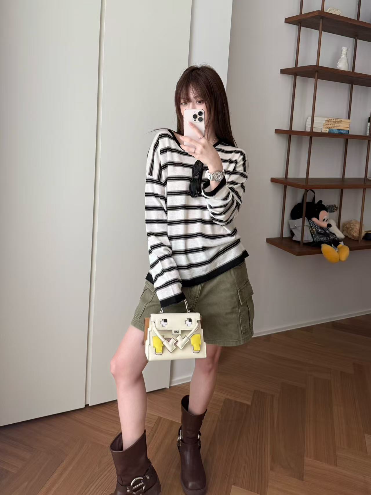 韩系26早秋新款韩版宽松慵懒U领条纹长袖针织衫设计感小众上衣