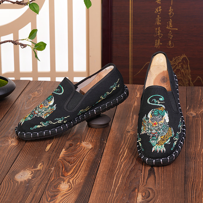 老北京布鞋男春秋刺绣透气国潮休闲百搭防滑精神小伙帆布豆豆鞋子