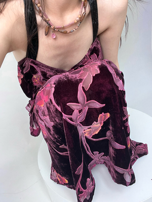 艺术丝绒辣妹度假吊带连衣裙