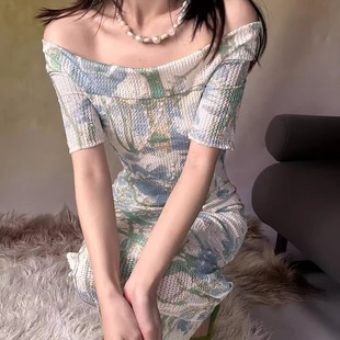 连衣裙 包臀长款 芝兰玉树花卉印花蕾丝肌理针织一字肩短袖 弹力修身