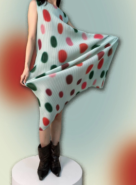 自由曼波薄荷波点千禧晕染无束缚度假风三宅褶皱肌理印花连衣裙