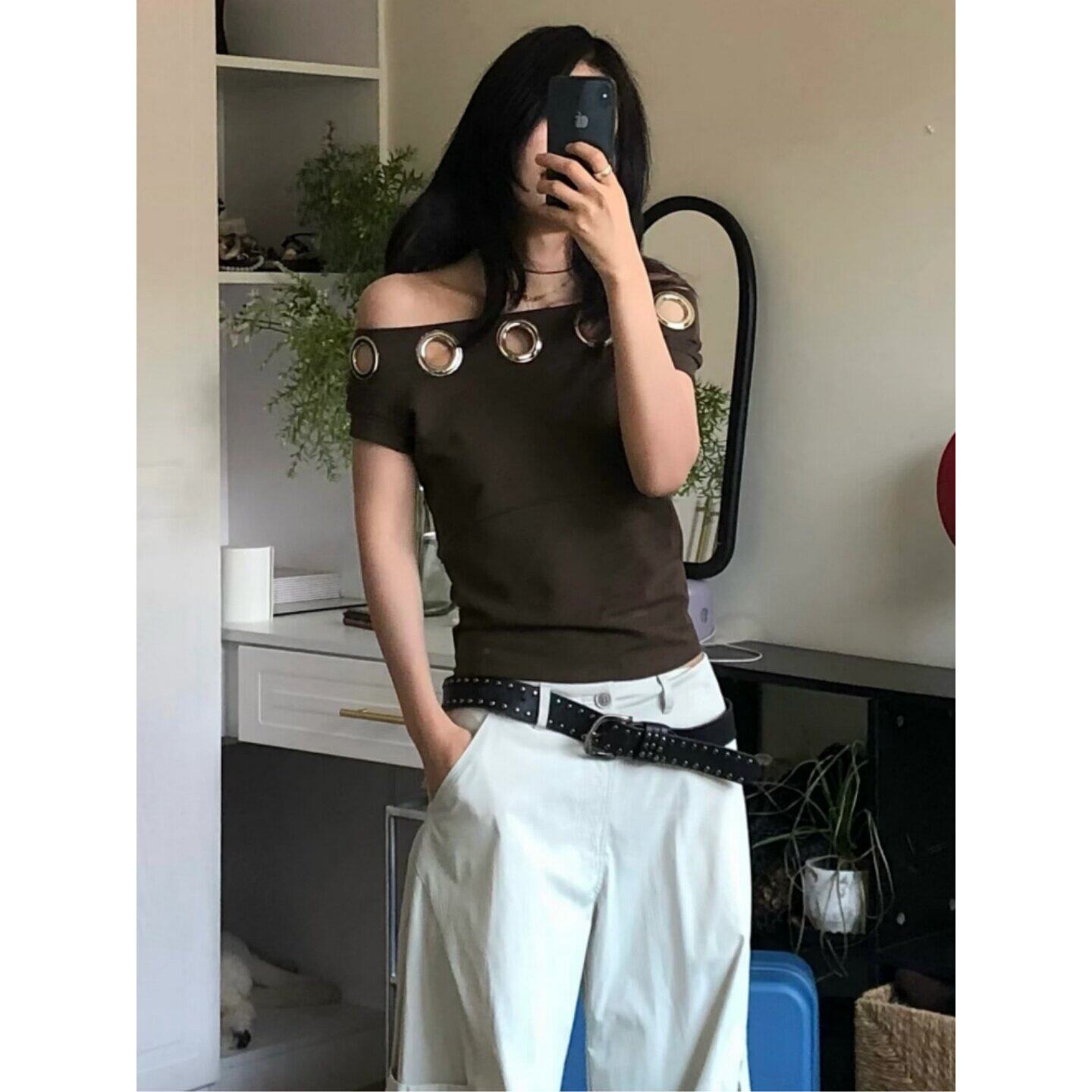 美式复古辣妹一字肩短袖T恤女夏设计感金属圈圈装饰显瘦高级上衣