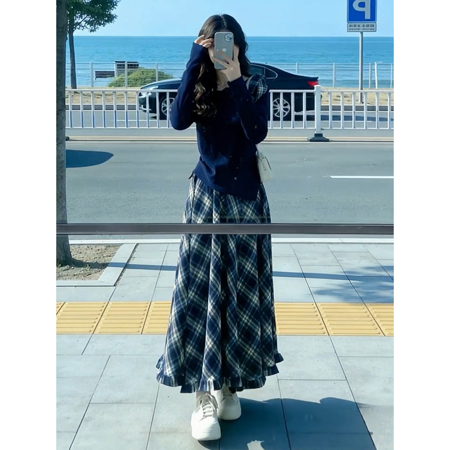 韩系巨好看穿搭一整套早春2026新款蓝色长袖连衣裙女格纹长裙套装