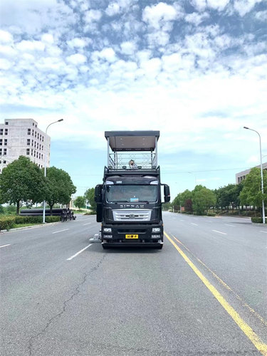 重卡房车中国重汽汕德卡升顶房车