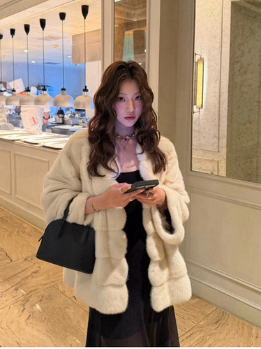 漂亮姐姐冬季新款仿水貂毛横排花瓣v领环保皮草外套气质开衫女