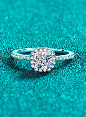 s925银镀18K金女方包肥正方异形1克拉莫桑石戒指镀PT950 铂金高级