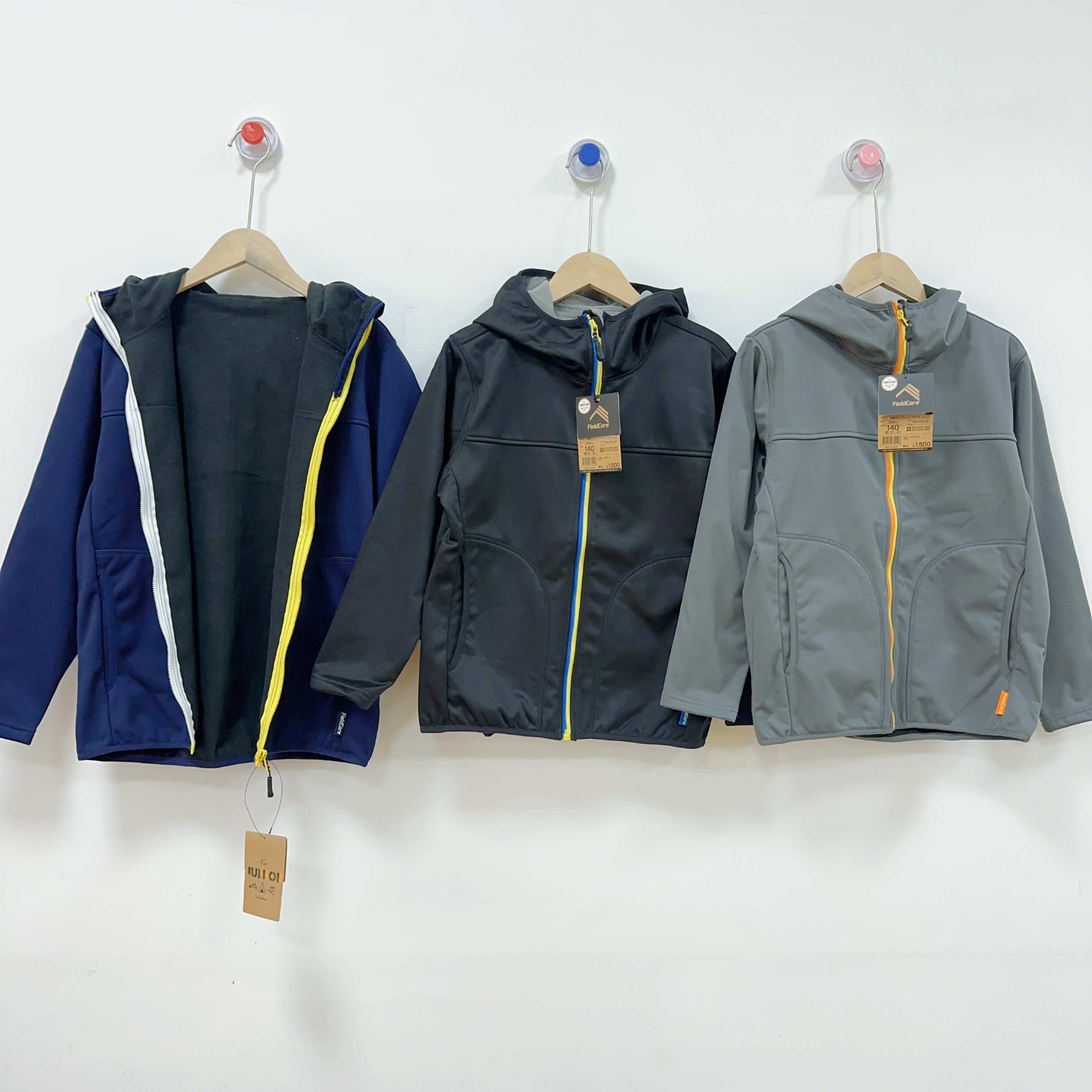 日单原单儿童秋冬新款软壳冲锋衣防风透气内里薄绒连帽夹克外套