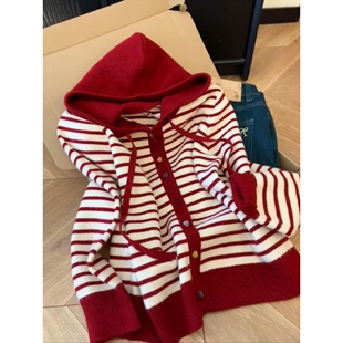 红色连帽条纹针织开衫女冬季宽松百搭减龄毛衣外套2026新款秋冬季