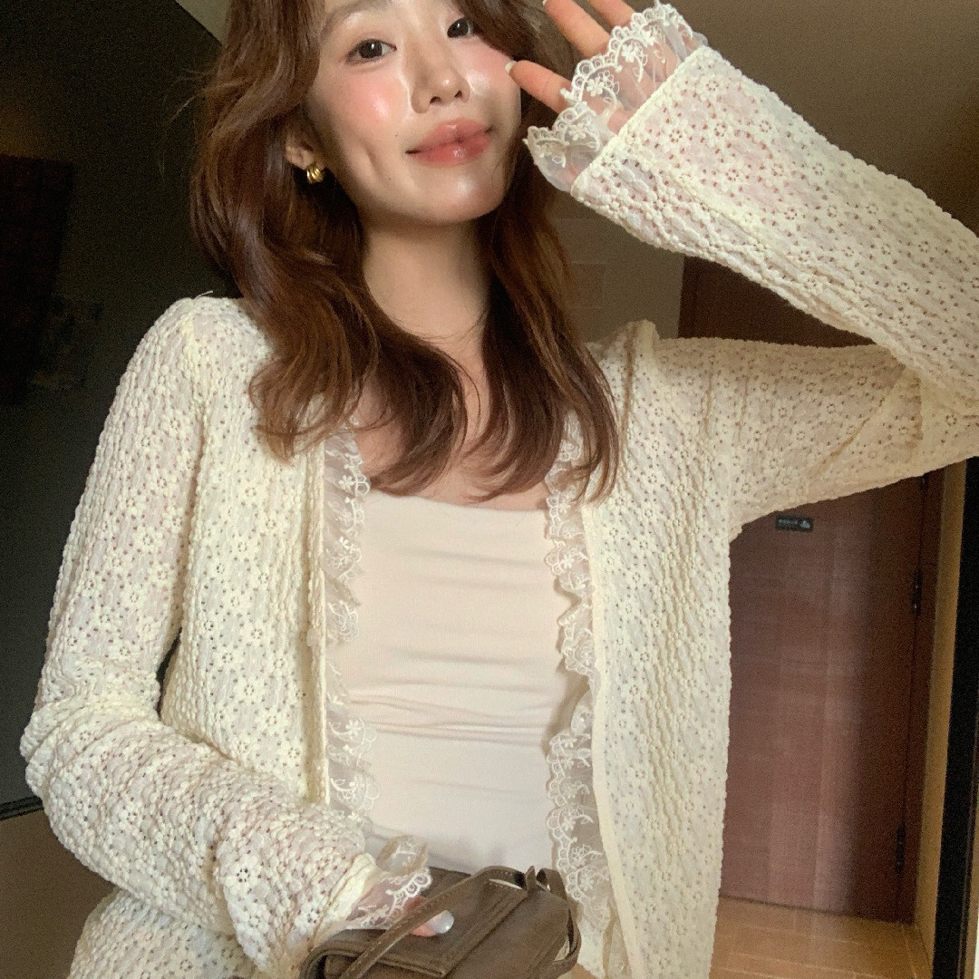 法式浪漫花边镂空针织26年春款明星同款～自然褶皱蕾丝花边小衫