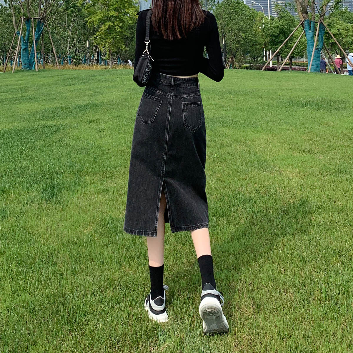 黑色中长款牛仔半身裙女2025年春秋新款小个子高腰显瘦a字包臀裙