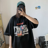 黑色