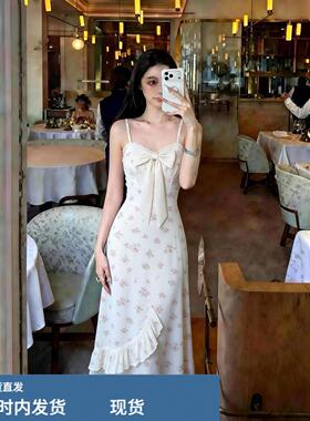 纯欲风性感独特绝美2026夏季新款白色蝴蝶结设计吊带碎花洋装女