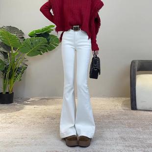 版型超好看的白色裤子女2025冬季加厚加绒小个子高腰微喇牛仔裤冬