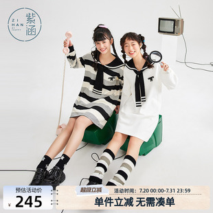 新款 紫涵翻领撞色条纹连衣裙休闲舒适春秋季 原创刺绣胸针针织裙