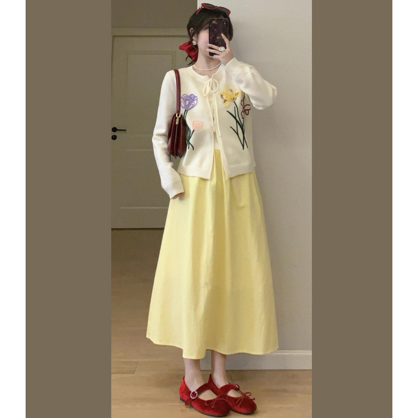 黄色简约a字裙女春季2026年新款休闲扇裙纯色半身裙高腰时尚裙子