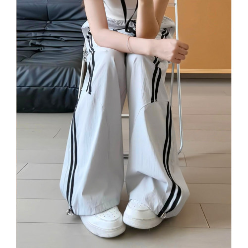 浅灰色休闲速干工装裤子女2026夏季新款宽松显瘦薄款运动裤阔腿裤