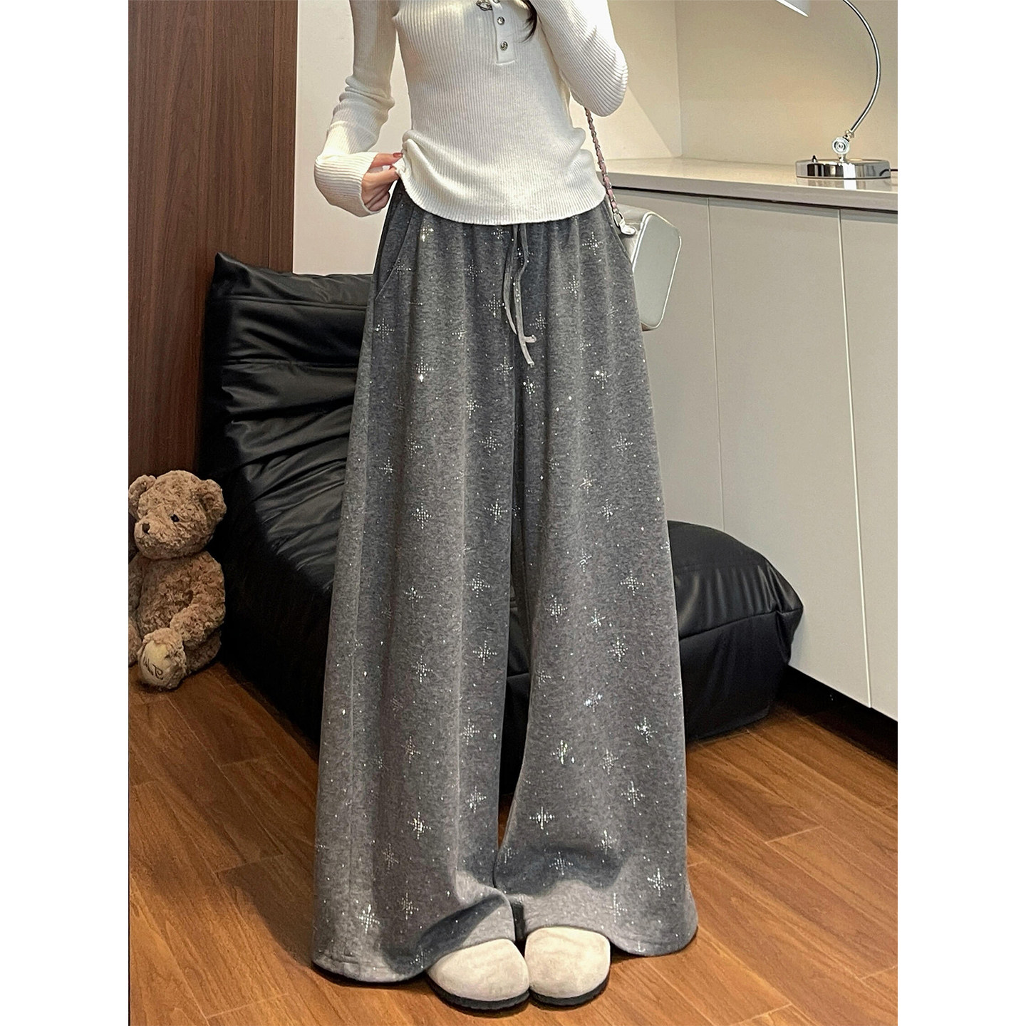 浅灰色韩式烫钻阔腿裤女秋季2026新款高腰显瘦垂感宽松休闲糯米裤