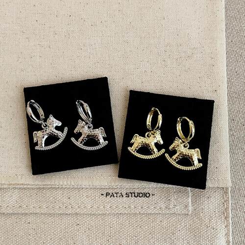 碎冰冰摇摇木马金属耳坠女新中式