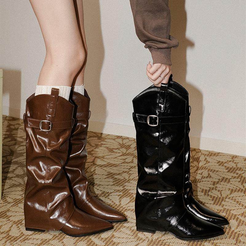 梨小七~尖头气质显瘦裤管靴女覆古粗跟真皮皮带扣小众长筒骑士靴